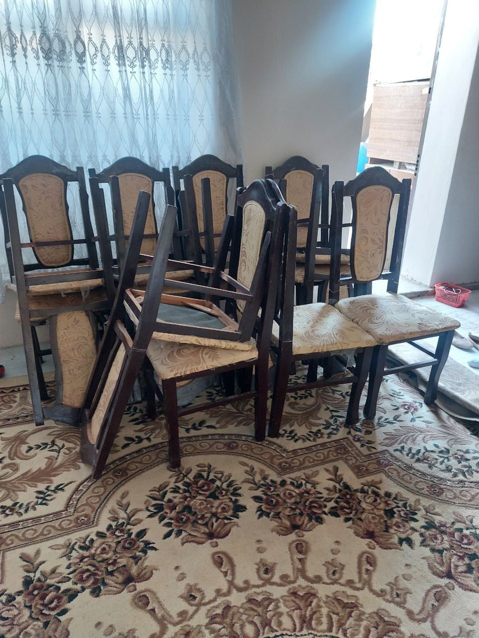 Mebel sotiladi srochno