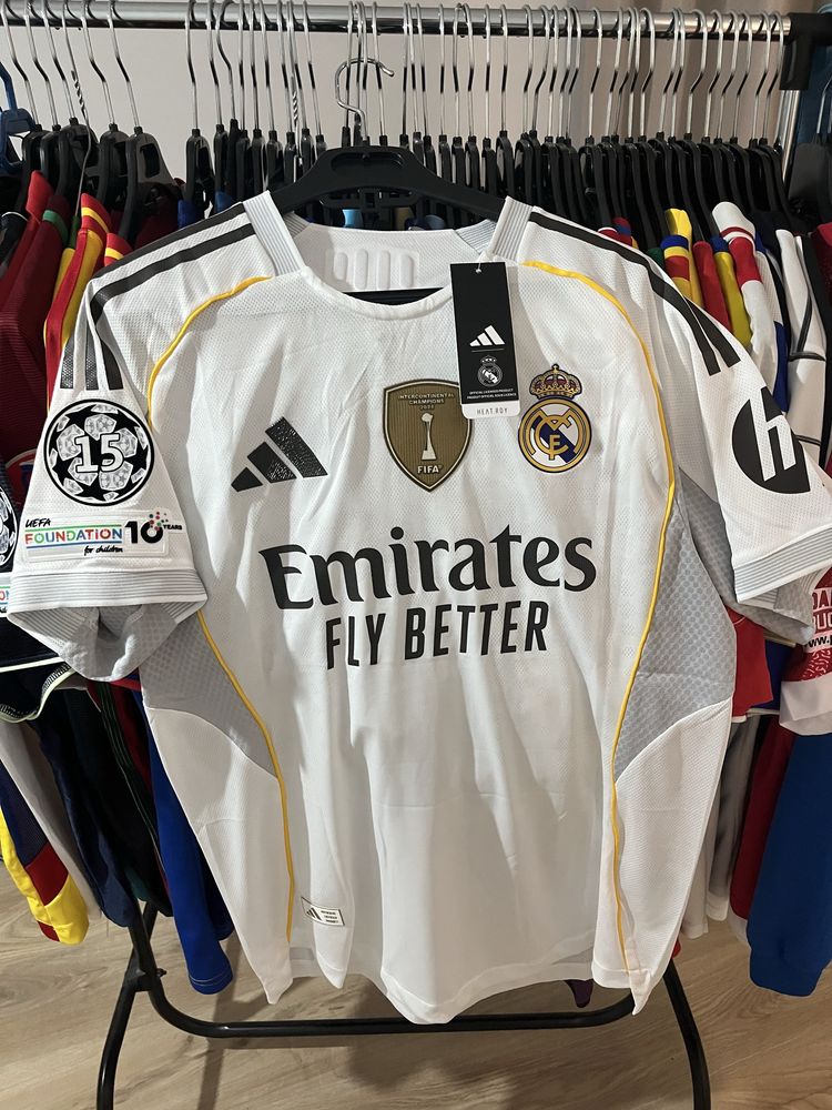 Tricoud e fotbal Adidas Real Madrid home Kylian Mbappe 10 marime M