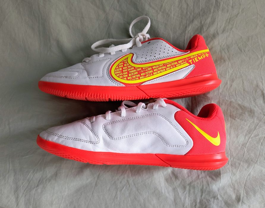 Adidași Nike Tiempo