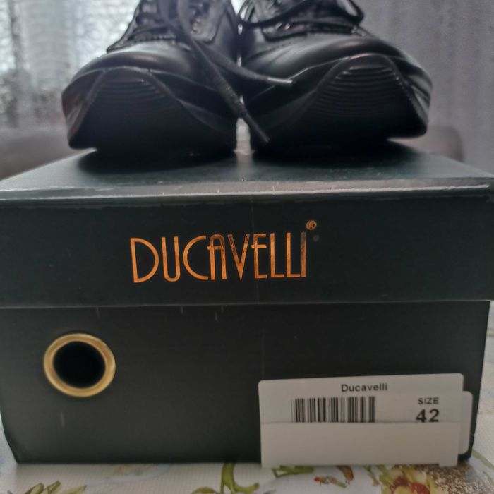 Продавам обувки DUCAVELLI