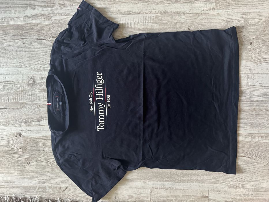 Tricou Tommy de vanzare!!
