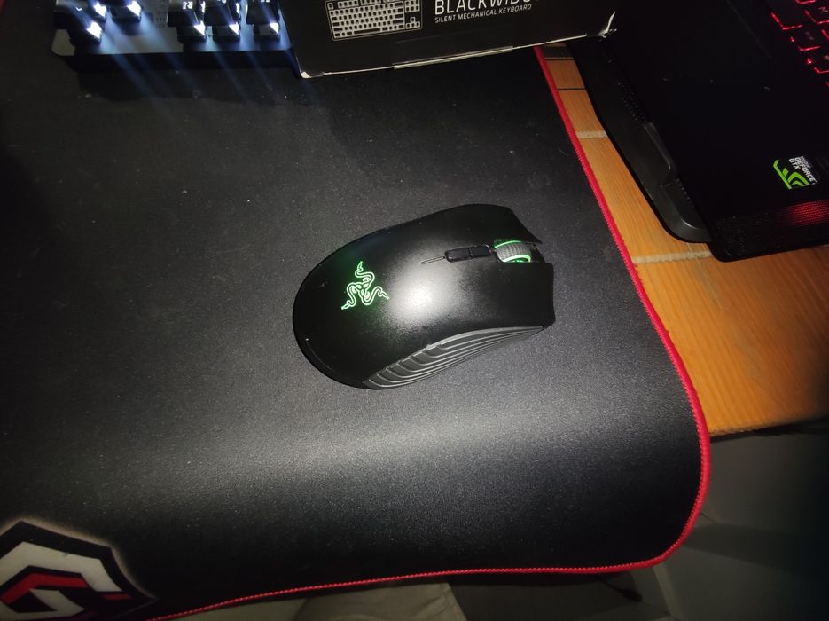 Vând tastatura și mouse razer
