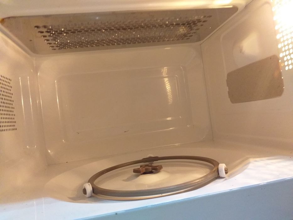 Vand cuptor cu microunde