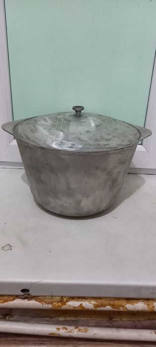 Продам Казан с крышкой
