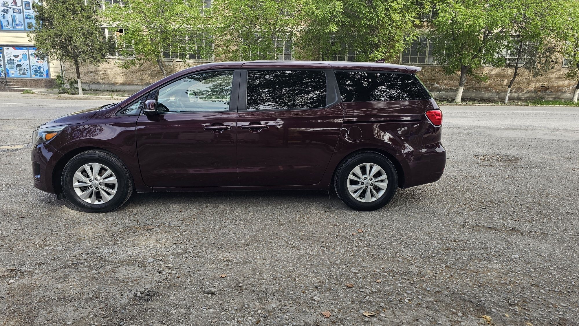 Kia sedona 2017 benzin-gaz