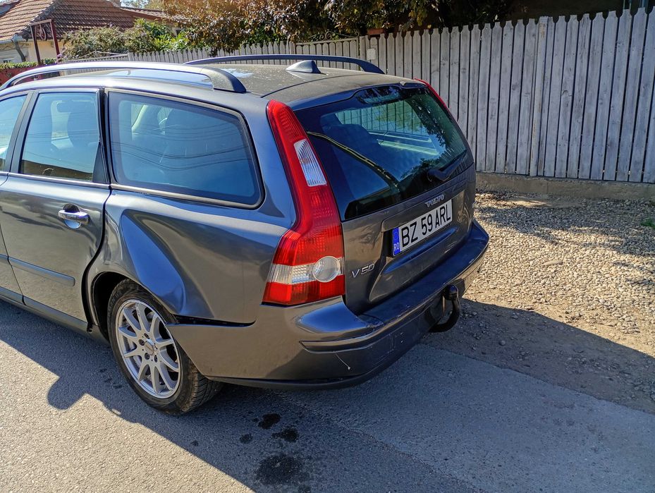 Volvo v50 partea din spate avariata