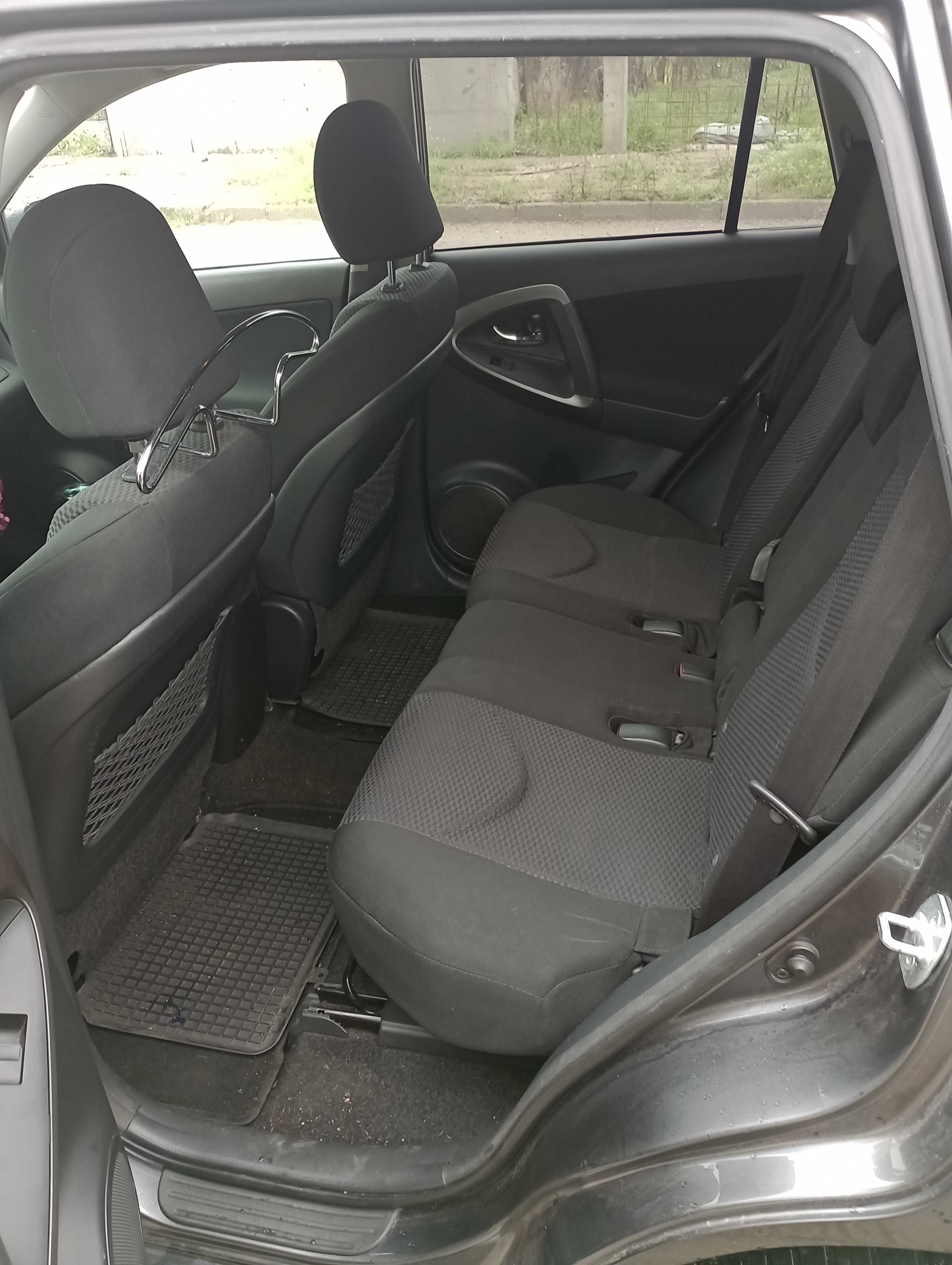 Продавам Toyota Rav 4