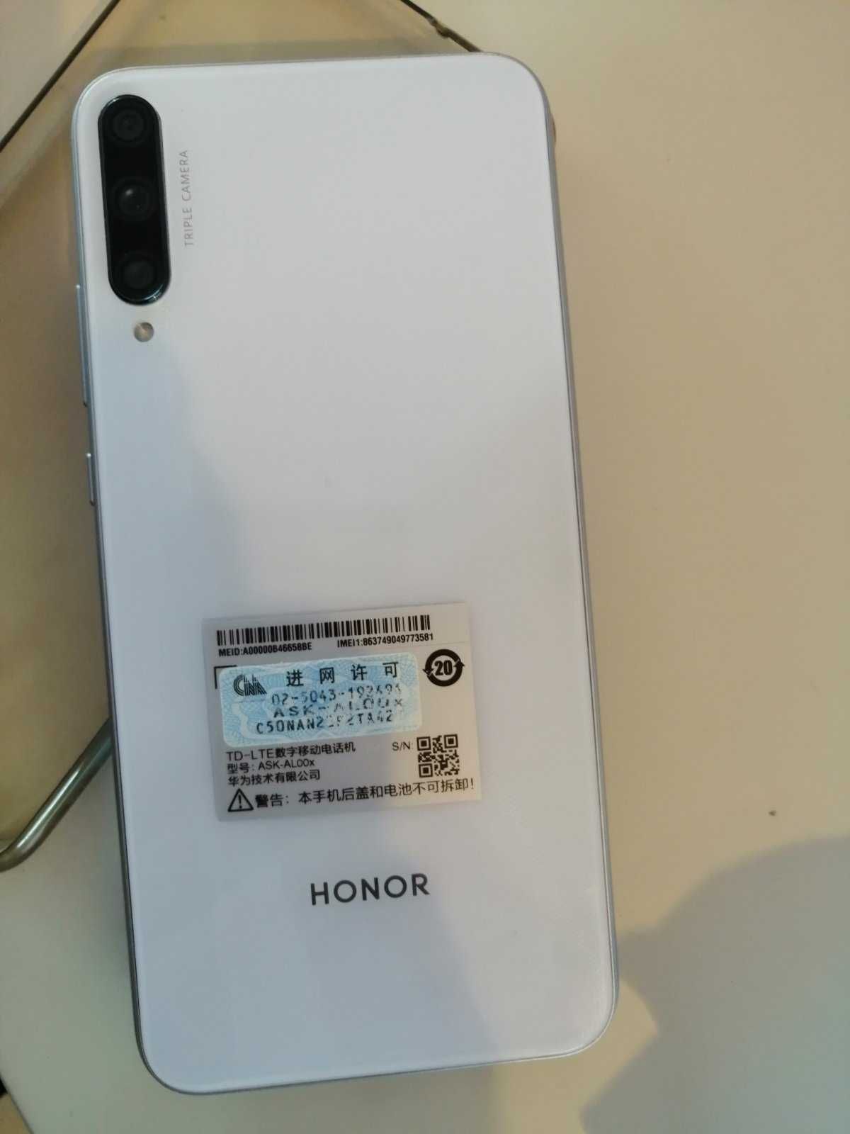 Huawei Honor Play 3 4GB RAM 64 GB ROM бял с google play