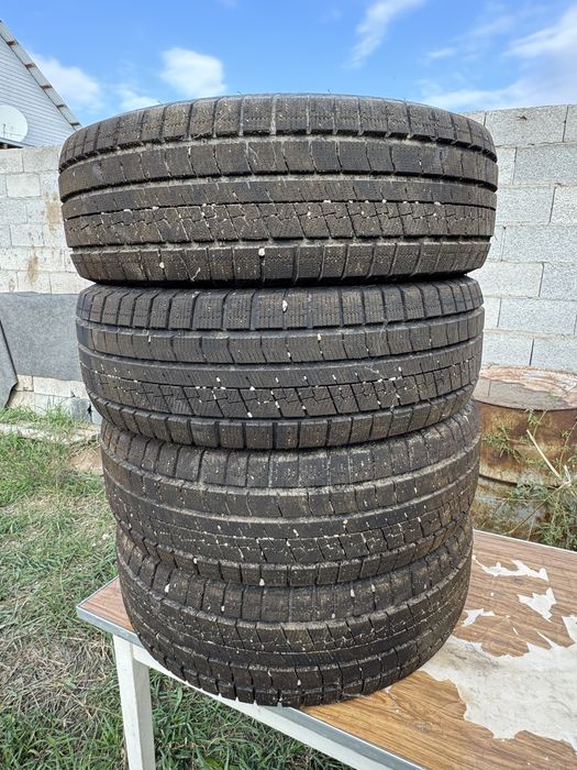 Продам резина зима 215/65/16