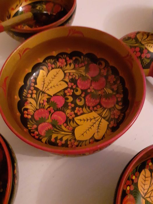 19.	Уникален Набор чиниек с лъжеци. Хохлома.     Цена – 83 лева.