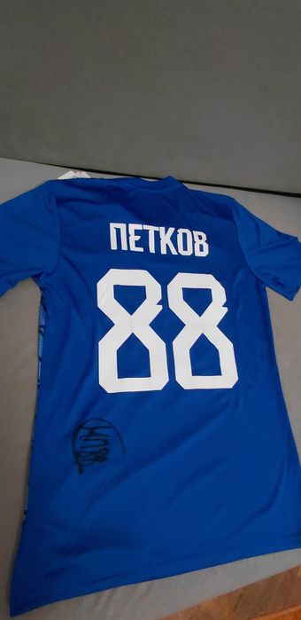 Екип на Левски 2023/24 / С Марин Петков на гърба и автограф