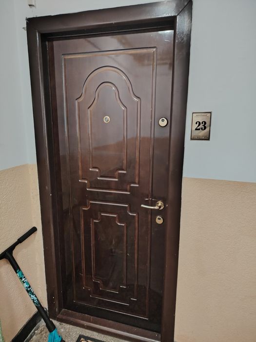 Ușa metalica  întrare aparament