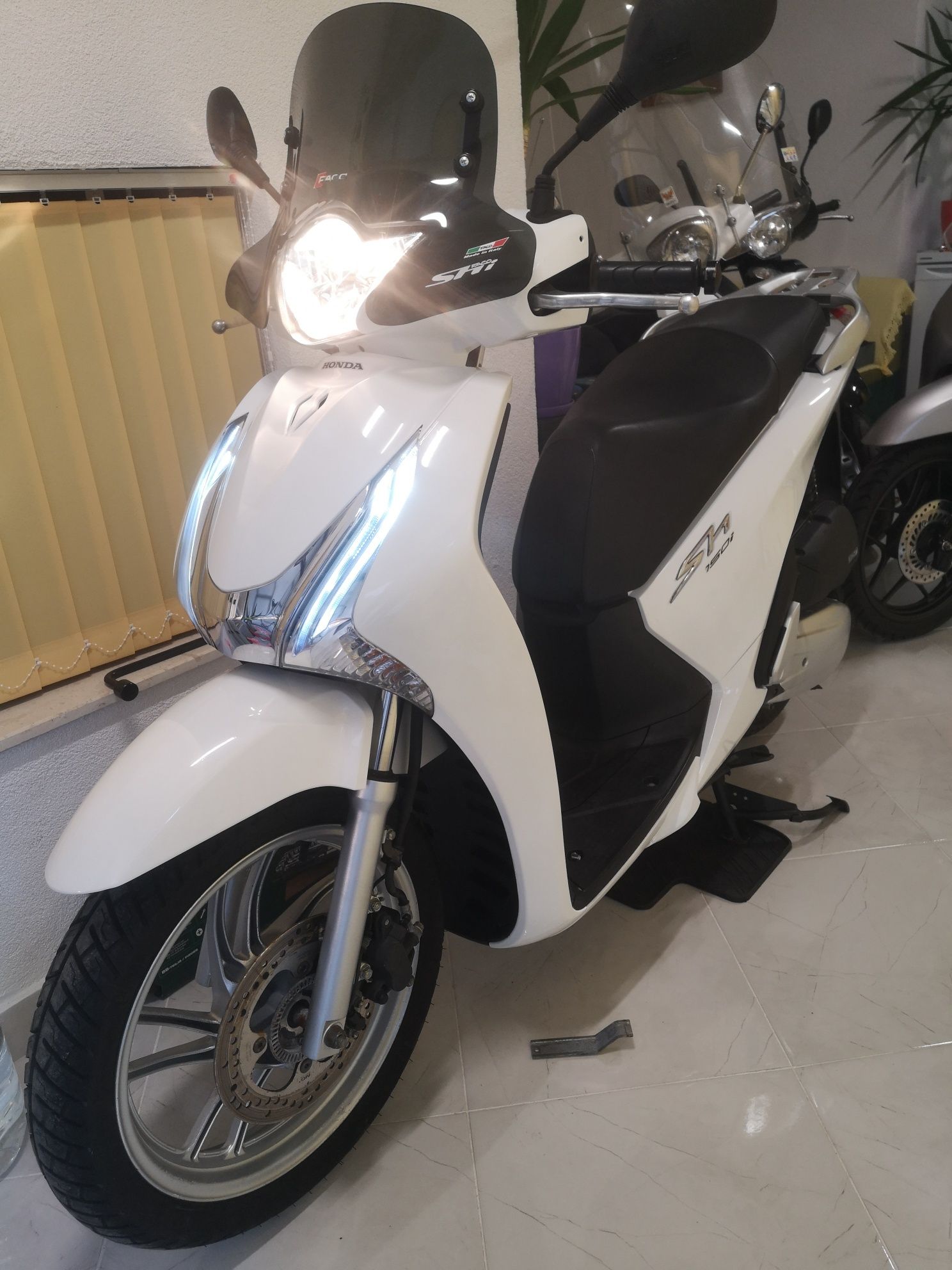 3бр Honda Sh125i, Sh150i ABS, start-stop sistem, Led.