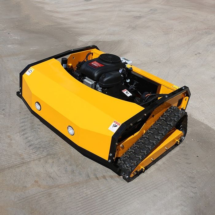 Cositoare robot pe senile cu lama zapada