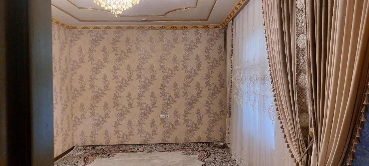 Zudlik bilan uy xovli sotiladi 4 sotik xamma sharoiti bor suv gaz svet