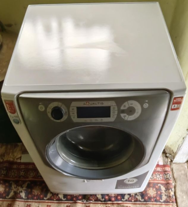 Vând mașina de spălat Hotpoint Ariston