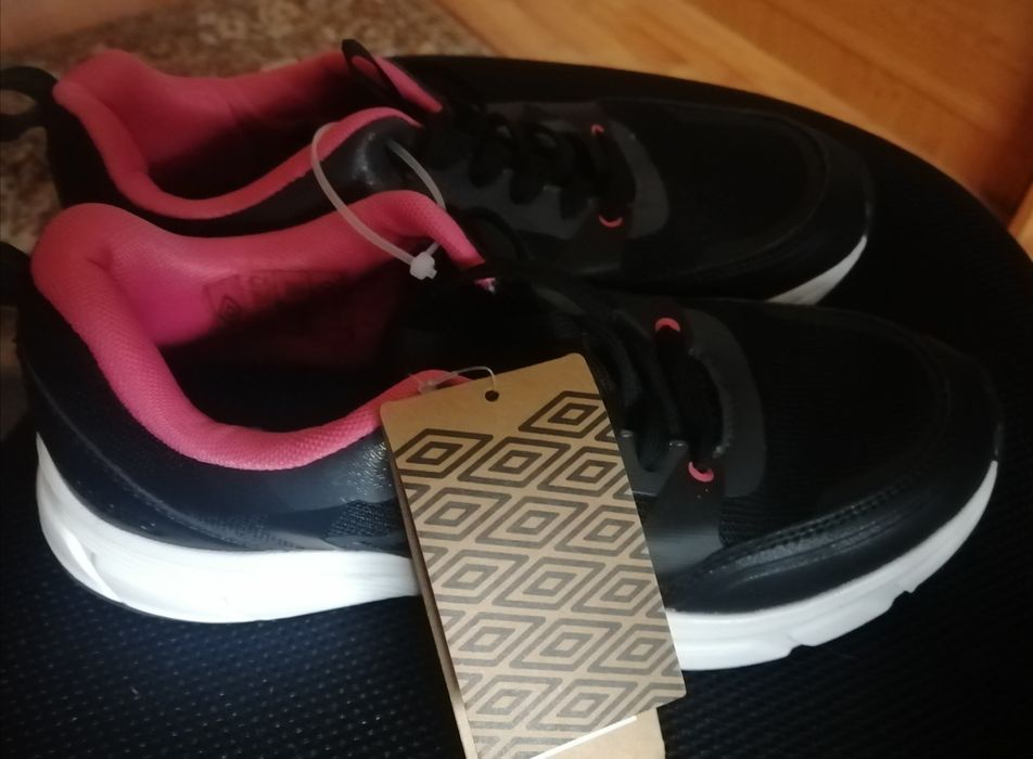 Umbro маратонки черни
