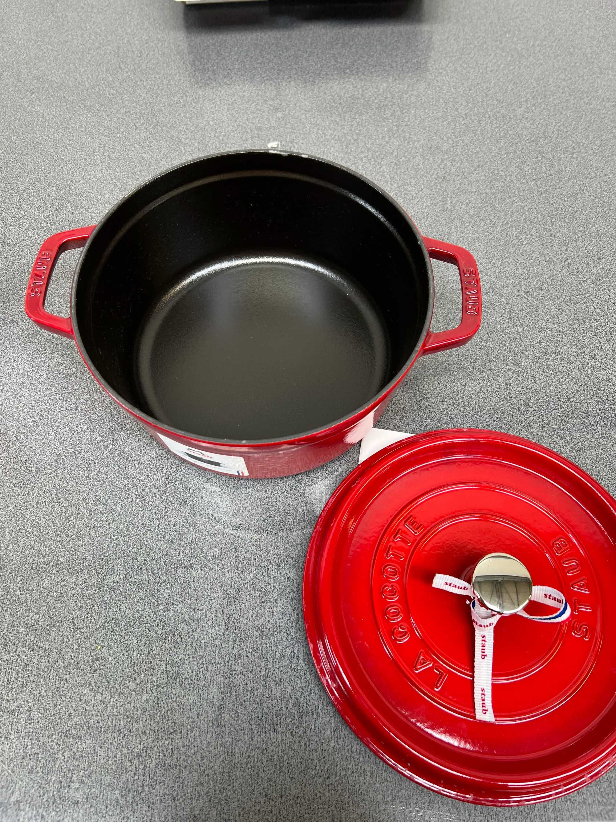 Чугунена тенджера Staub Cocotte 24см / 3.8л