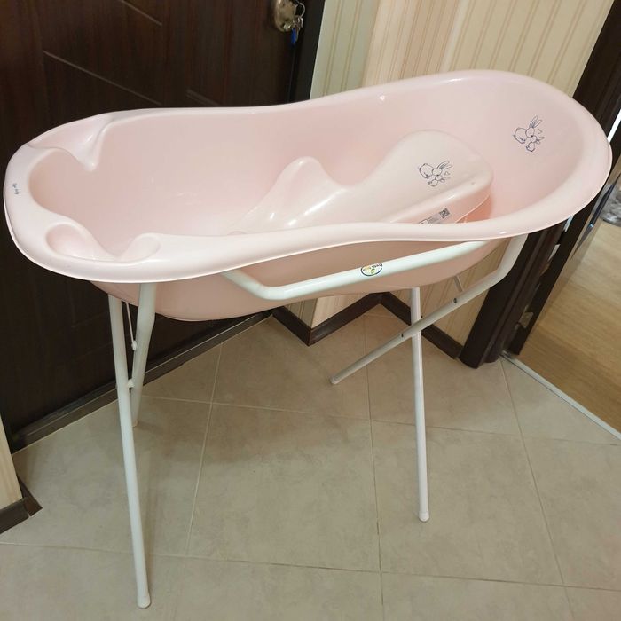 Корито със стойка и подложка tega baby