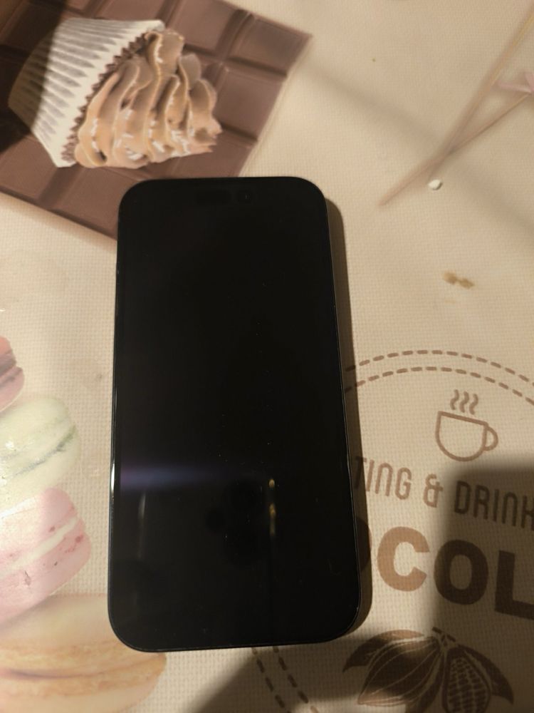 Iphone 15!!! Давам го с кутия кабел и адаптор. В перфектно състояние.