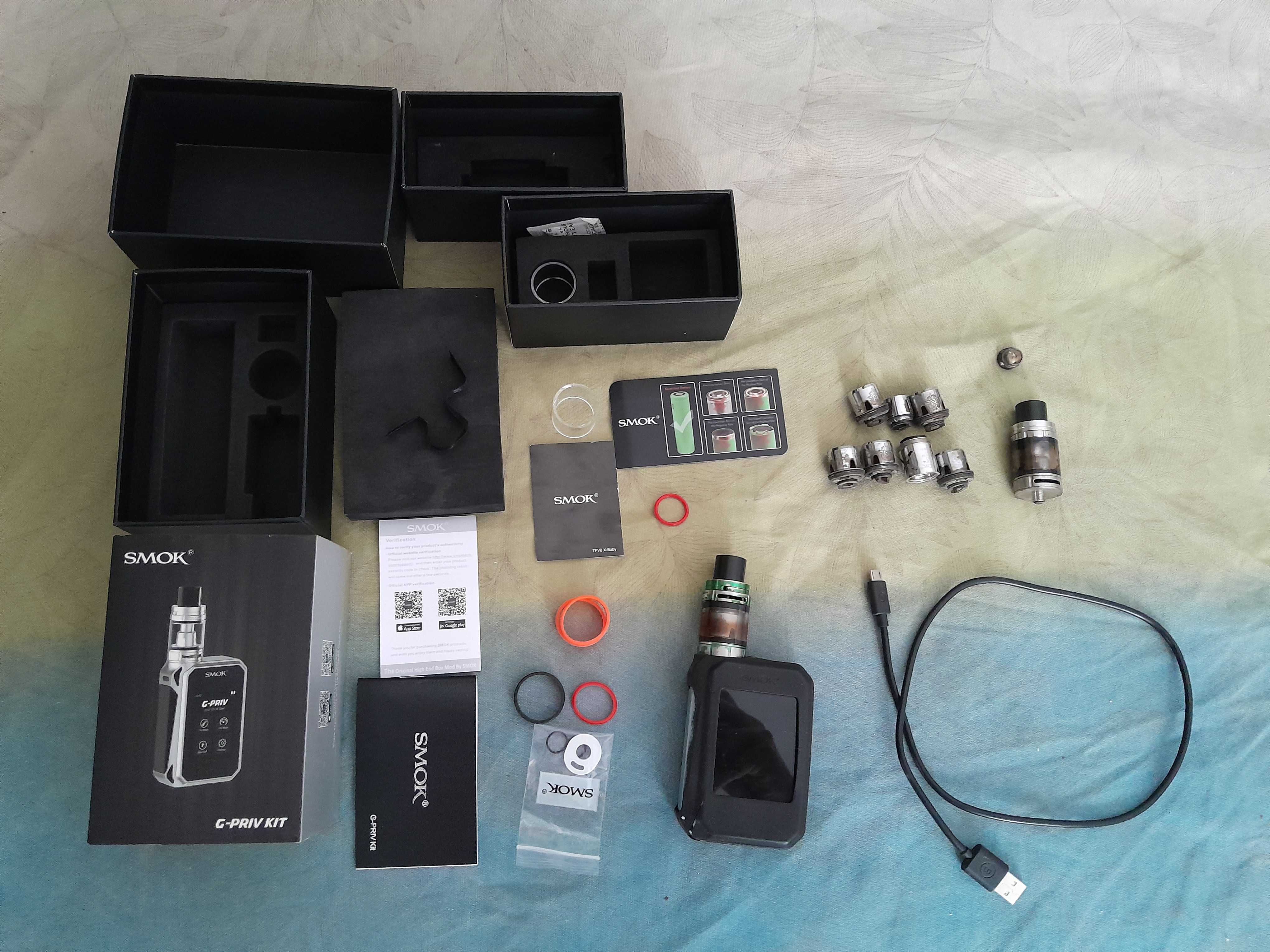 Kit Tigara Electronica SMOK G-PRIV cu Atomizor TFV8 Big Baby [DEFECT]