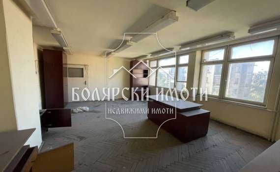 Етаж от административна сграда с 14 офиса