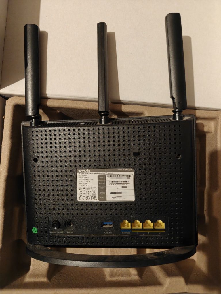 Router Tenda Wireless AC1900 Gigabit 2.4 și 5 GHz