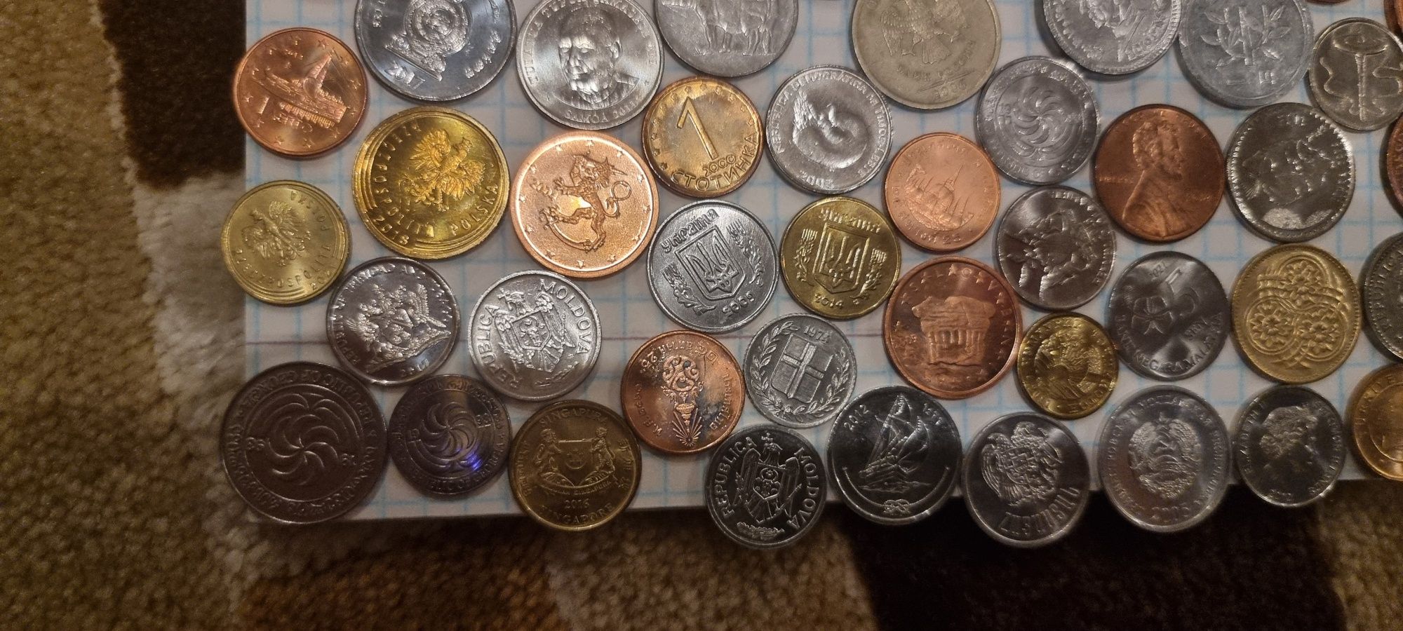 Продажа монет из разных стран мира.