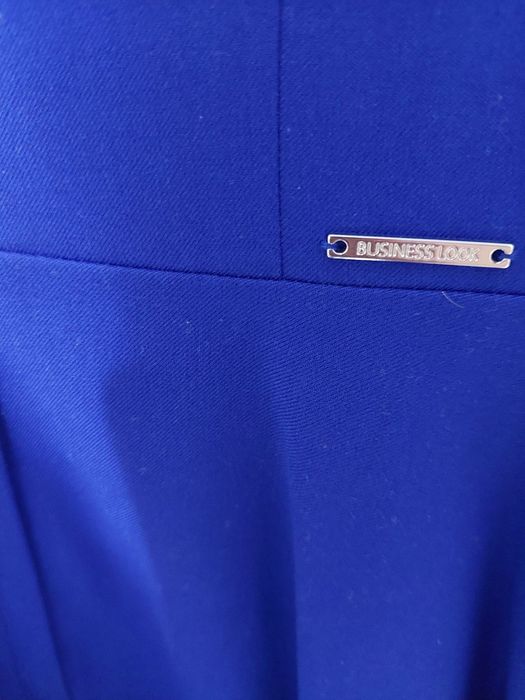 Синя рокля по тялото