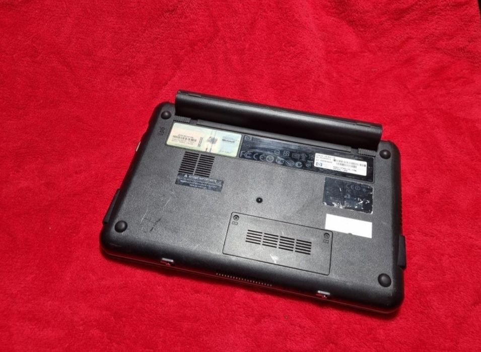 Laptop cu încărcător