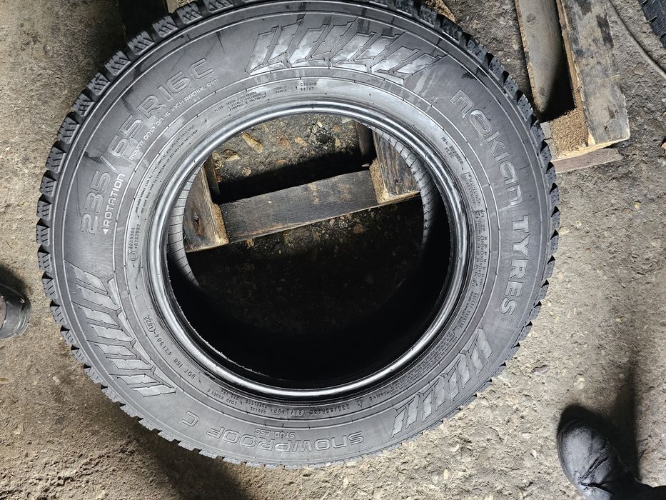 2 anvelope iarna 235 65 16C Nokian 2022