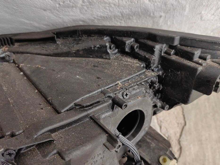 Фар Skoda Superb Bi-Xenon LED десен / Фар Шкода Суперб Оригинален