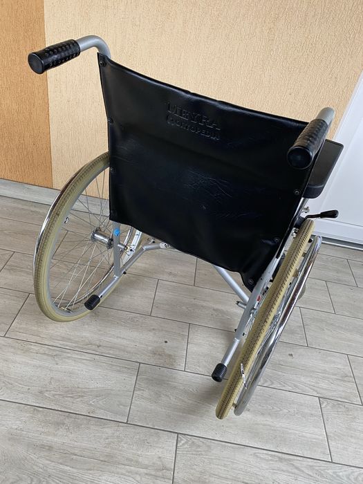 Vand cărucior handicap in stare perfecta de functionare