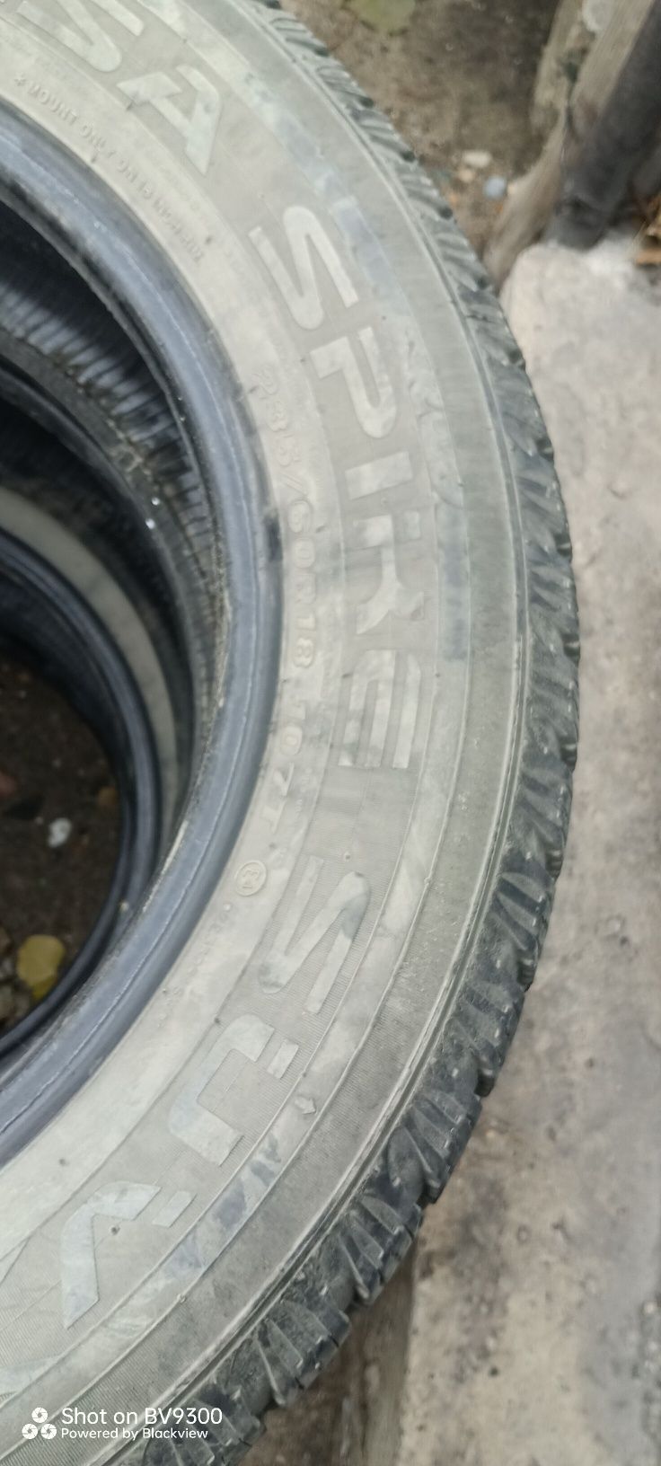 Продам зимние шины Maxxis.