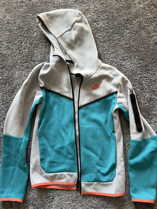 Дрехи Nike, Tech fleece и анцузи
