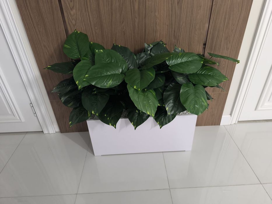 Искусственный цветы и кашпо деревянные из мдф