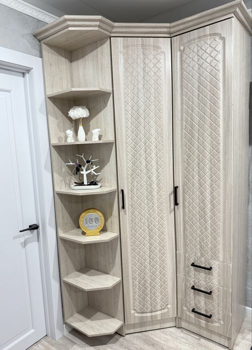 Продам угловую прихожую