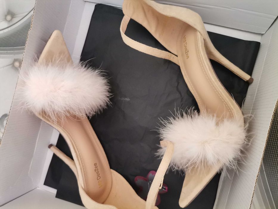 Продавам Рокля на LORRETI носена е няколко часа!