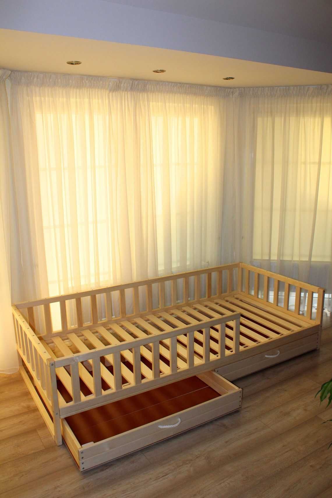 Детско легло Монтесори с решетки прегради МАСИВ
