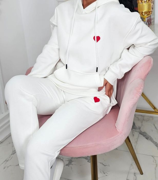 Дамски спортен екип.