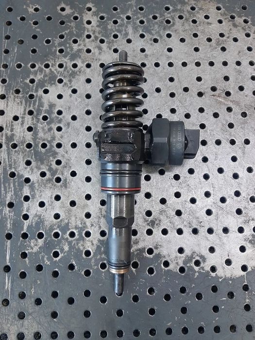 injector 1.9 tdi vw golf 4 bora passat b5 audi a3 8p 038130073j