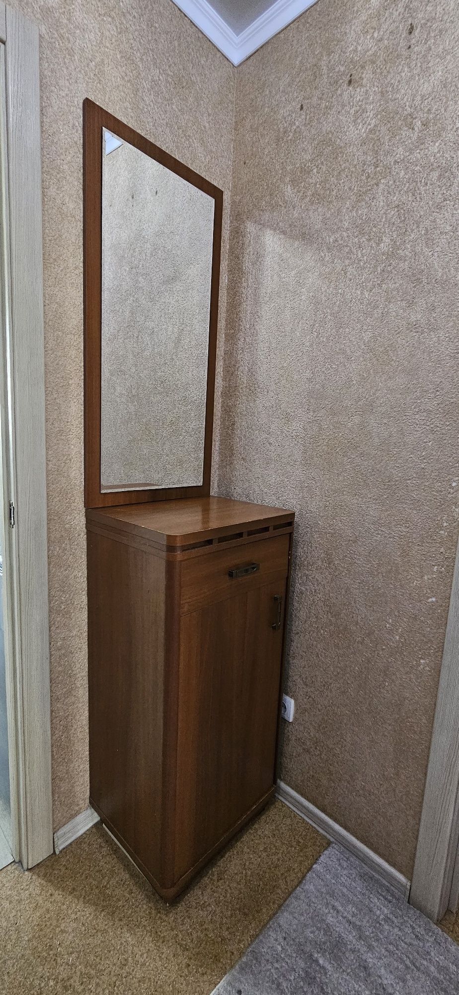 Продам прихожую.