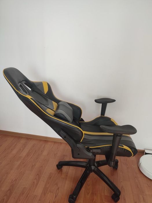 Scaun de gaming.