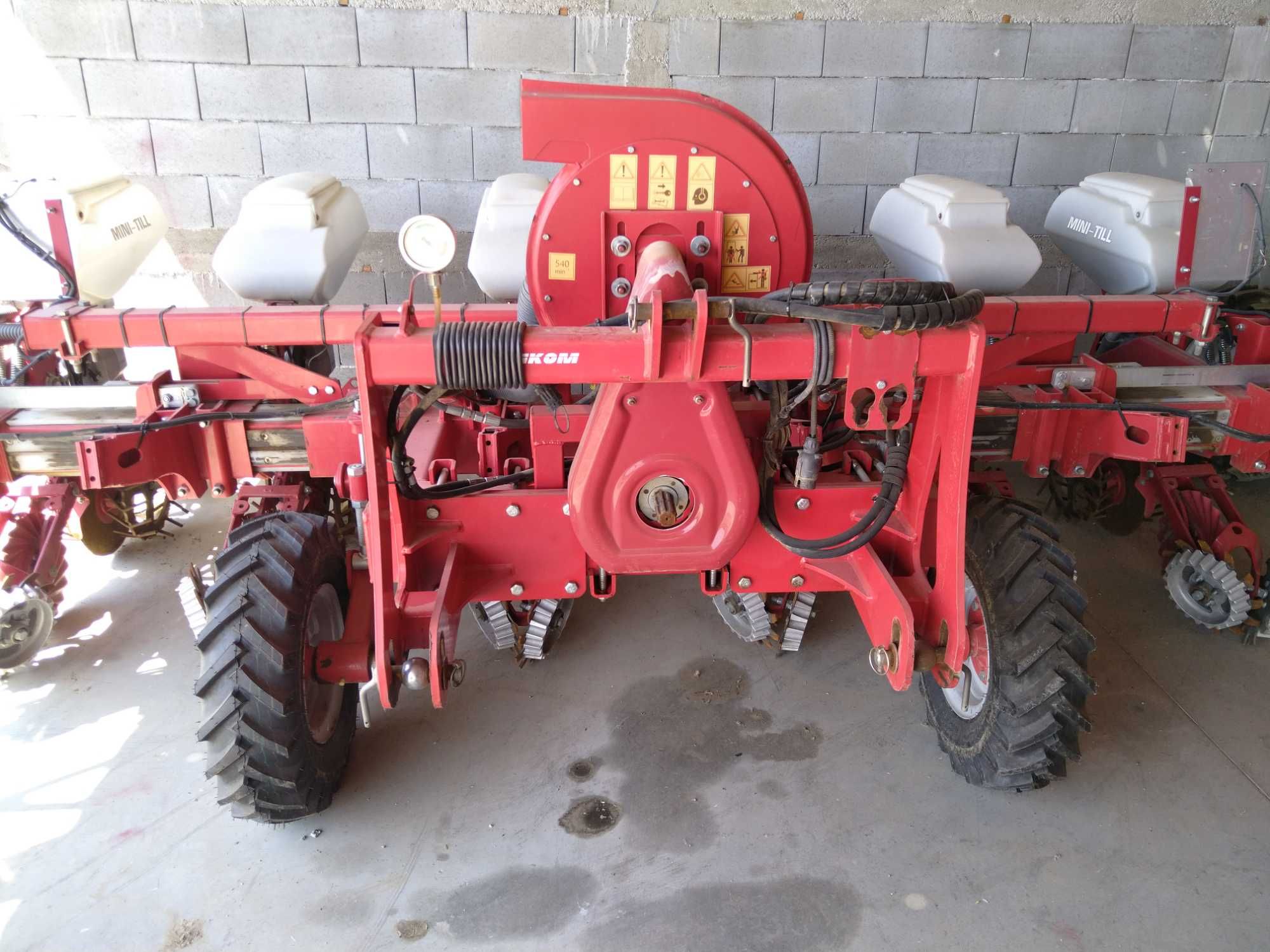 No-Till и конвенционална сеялка Elvorti Vega 6  с телескопична рама