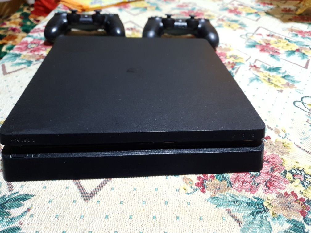 Play station 4 slim  512GB