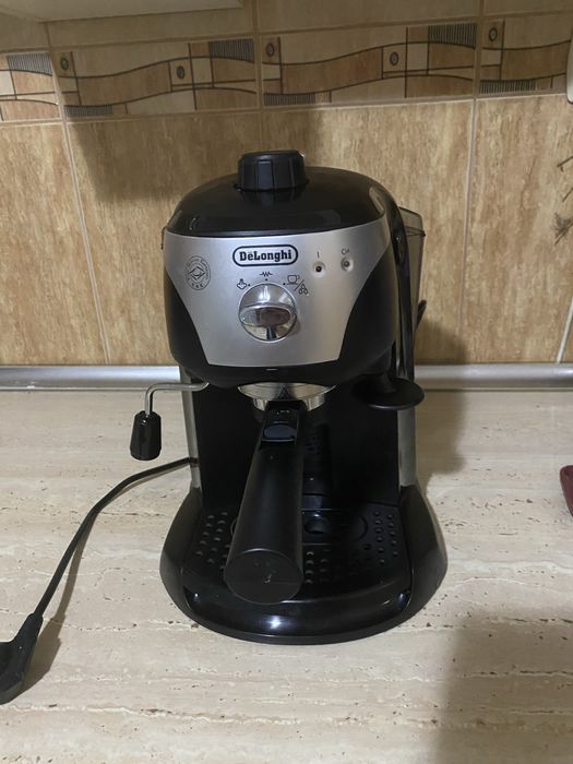 Aparat de cafea DeLonghi manual. Utilizat