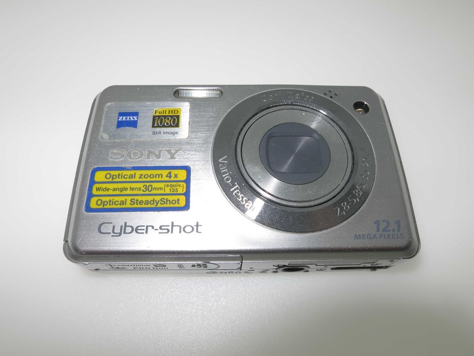 Sony Cyber-shot W220 компактен фотоапарат, комплект камера и зарядно
