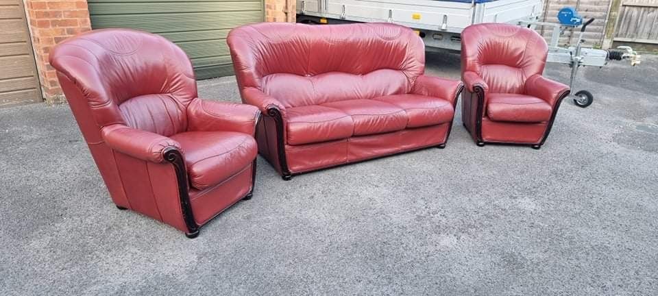 Canapea 3+1+1 piele visiniu insertie lemn negru