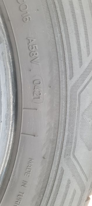 Doua anvelope M+S 215 65 15C