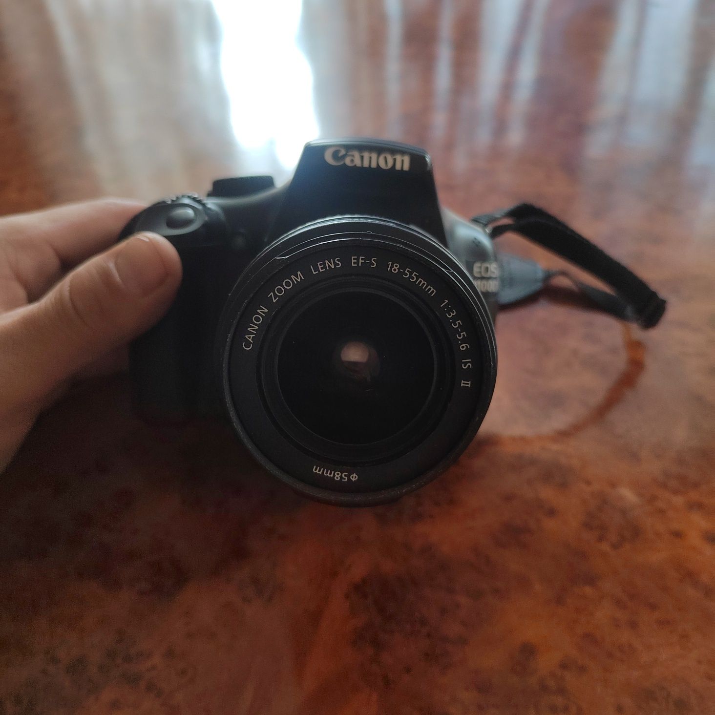 canon EOS1100D...